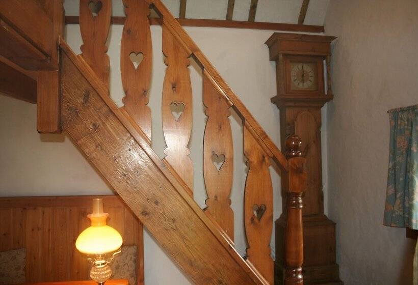 Snow White S House   Farm Park Stay With Hot Tub, Bbq & Fire Pit