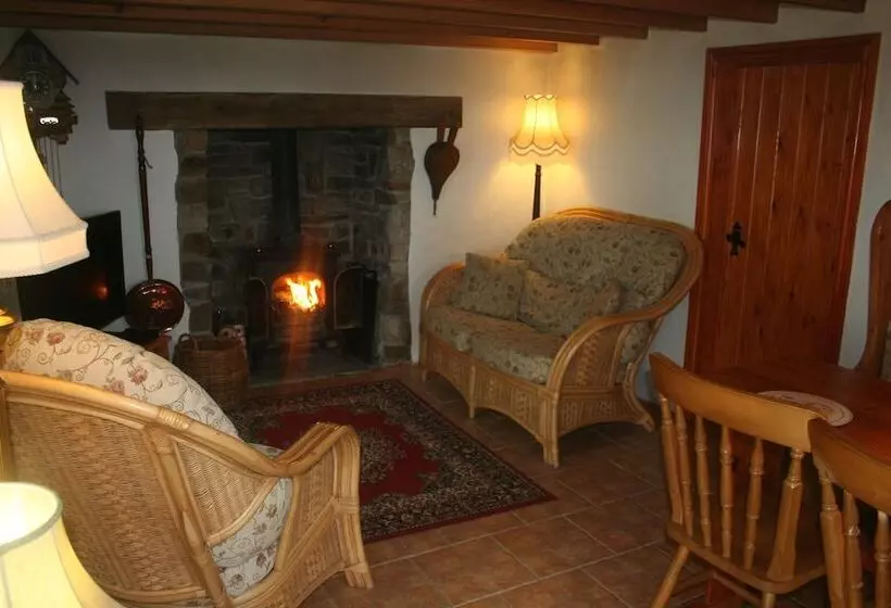 Snow White S House   Farm Park Stay With Hot Tub, Bbq & Fire Pit
