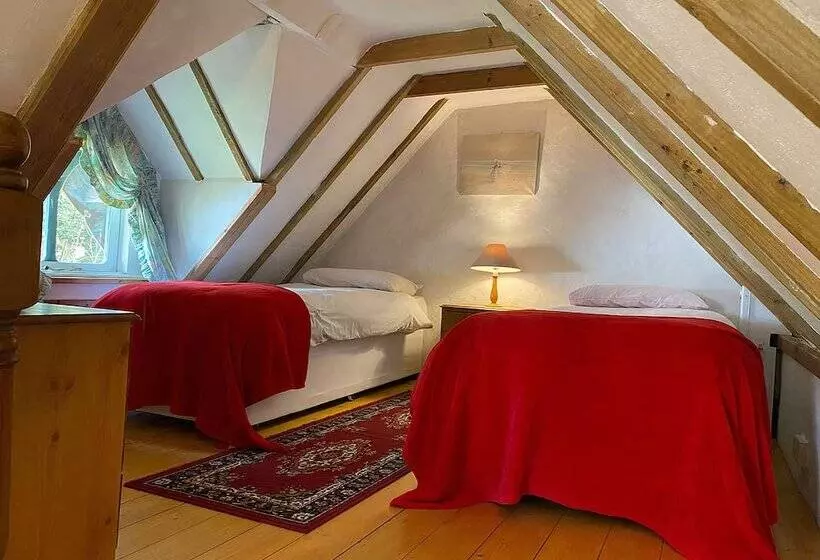 Snow White S House   Farm Park Stay With Hot Tub, Bbq & Fire Pit