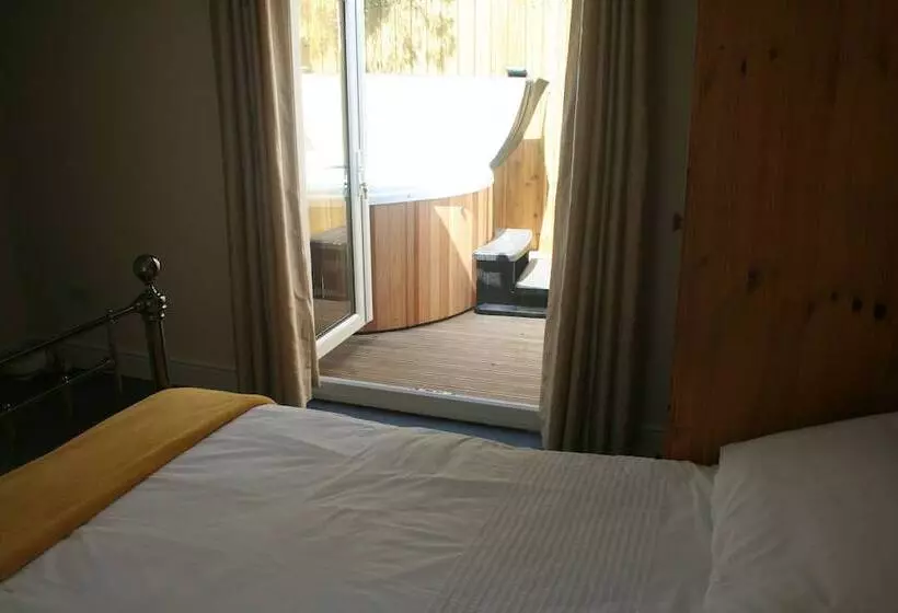 Snow White S House   Farm Park Stay With Hot Tub, Bbq & Fire Pit