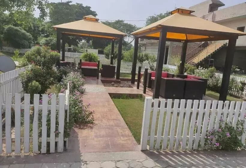 The Grand Hotel & Restaurant