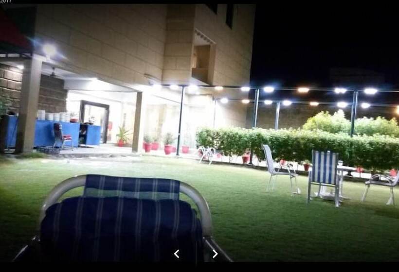 The Grand Hotel & Restaurant