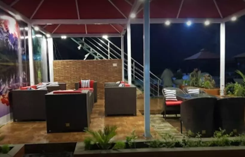 The Grand Hotel & Restaurant