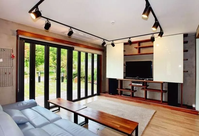 Yangyang Yachtrang Club House Pension