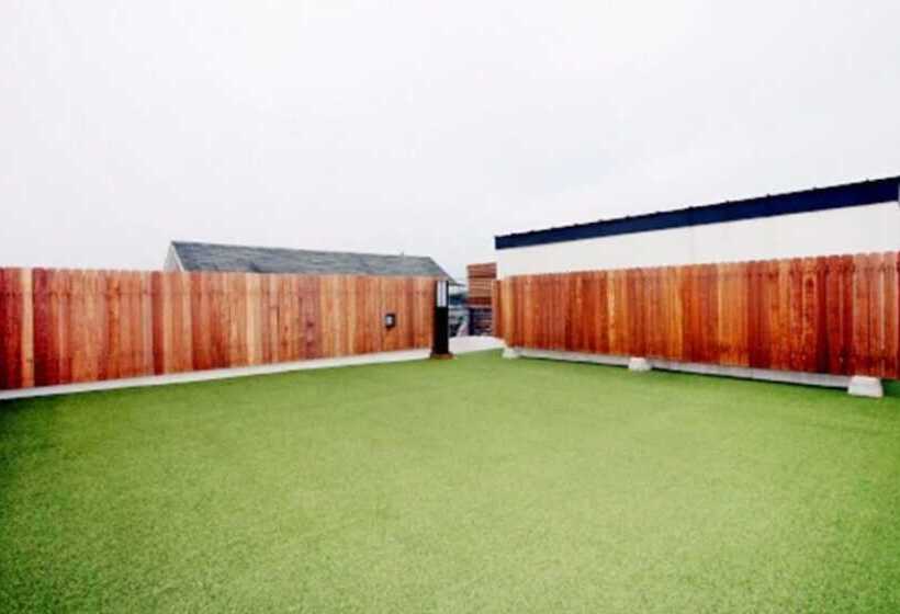 Yangyang Yachtrang Club House Pension