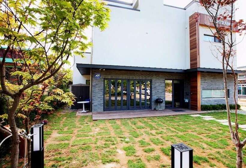 Yangyang Yachtrang Club House Pension