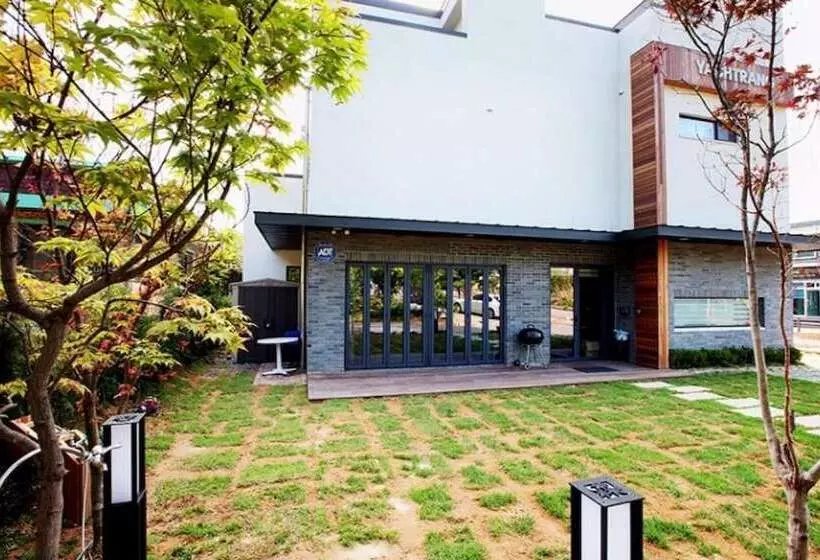 Yangyang Yachtrang Club House Pension
