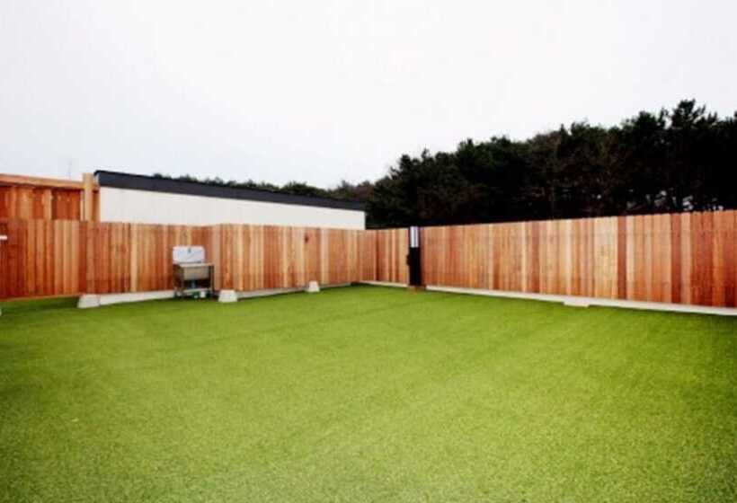 Yangyang Yachtrang Club House Pension