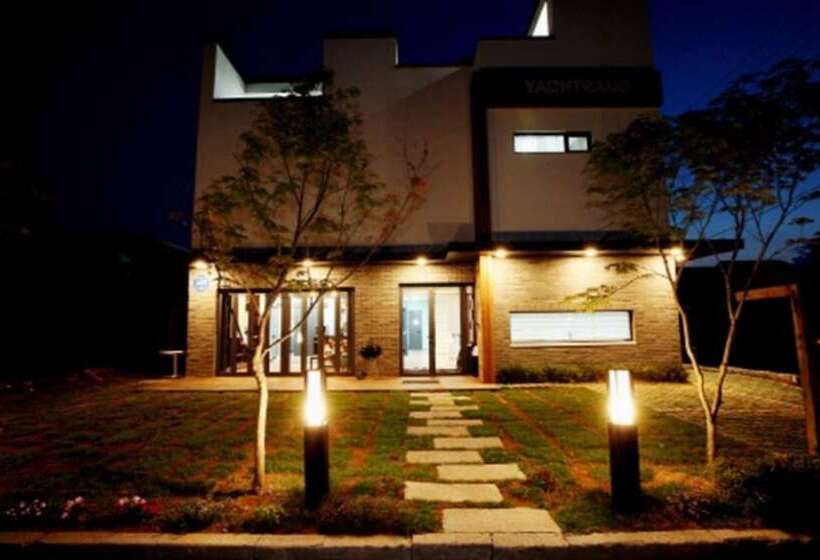 Yangyang Yachtrang Club House Pension
