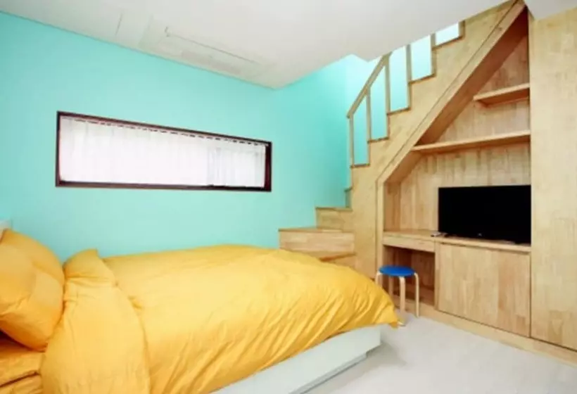 Yangyang Yachtrang Club House Pension