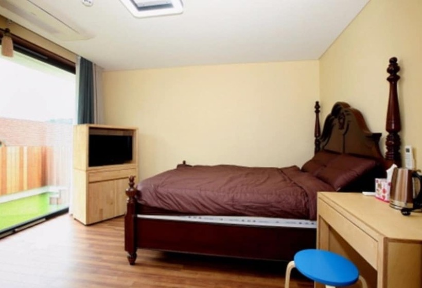 Yangyang Yachtrang Club House Pension