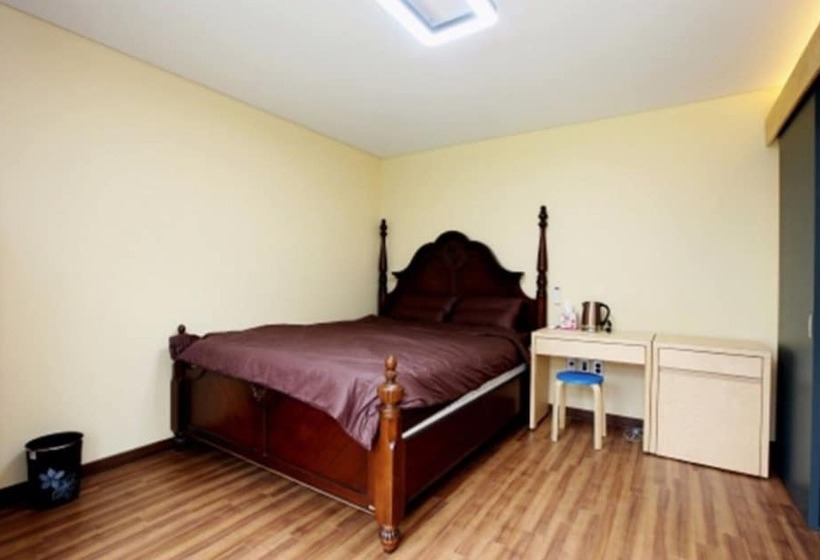 Yangyang Yachtrang Club House Pension