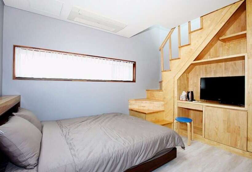 Yangyang Yachtrang Club House Pension