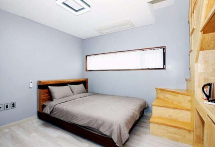 Yangyang Yachtrang Club House Pension