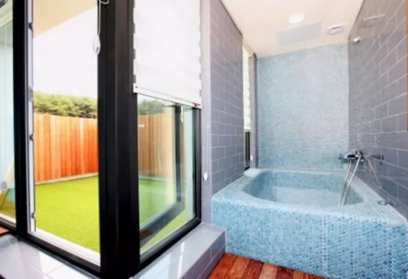 Yangyang Yachtrang Club House Pension