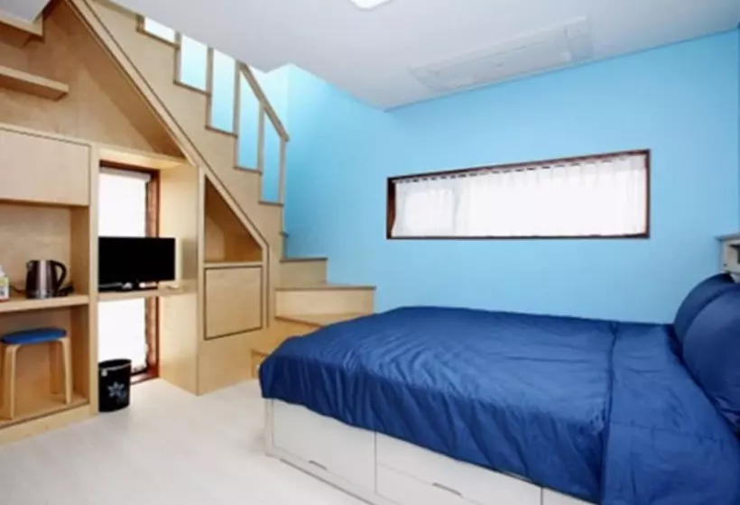 Yangyang Yachtrang Club House Pension
