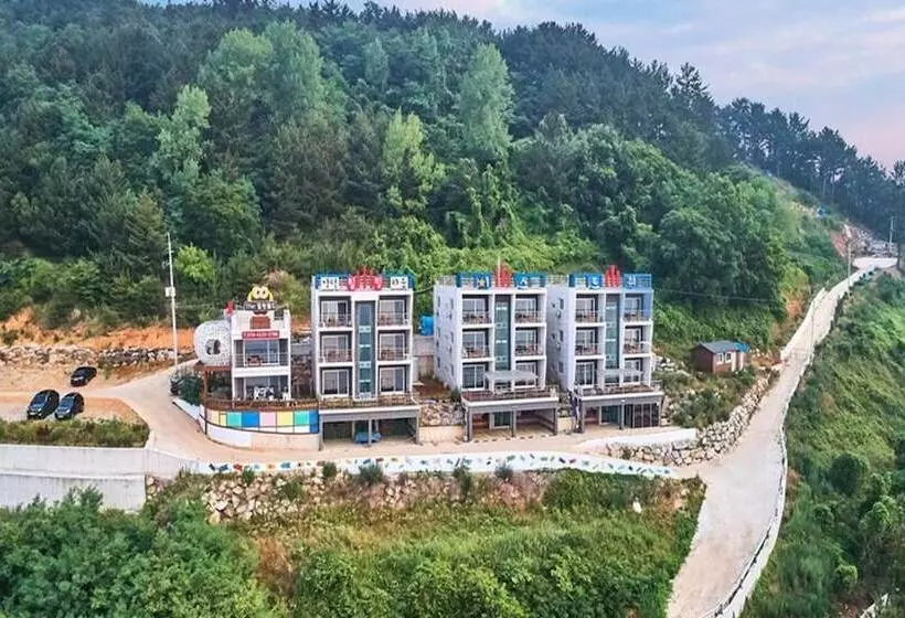 Yeongdeok Hyanguiteo Pension