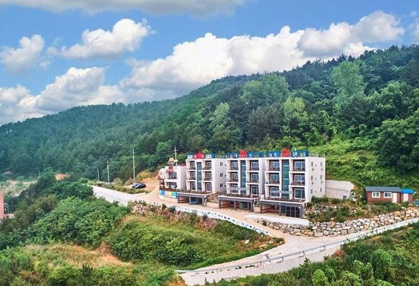 Yeongdeok Hyanguiteo Pension