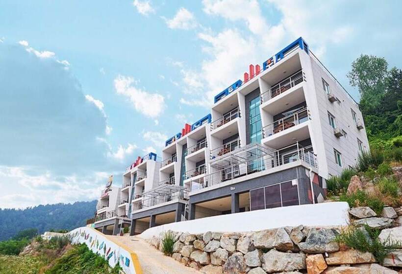 Yeongdeok Hyanguiteo Pension