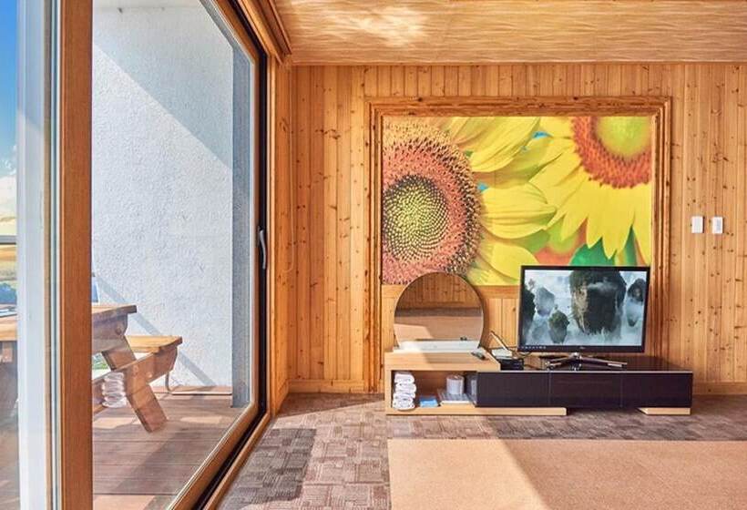 Yeongdeok Hyanguiteo Pension