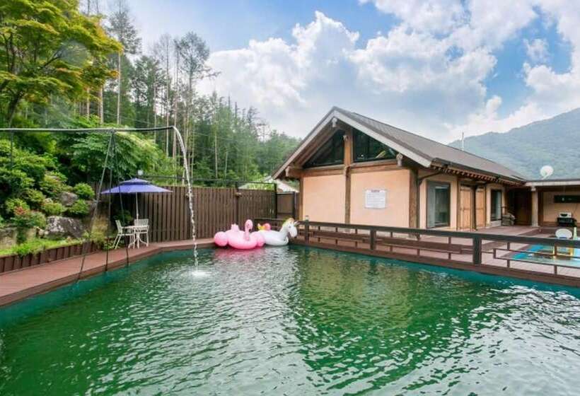 Youngwol Dudeokgol Hyu Pension