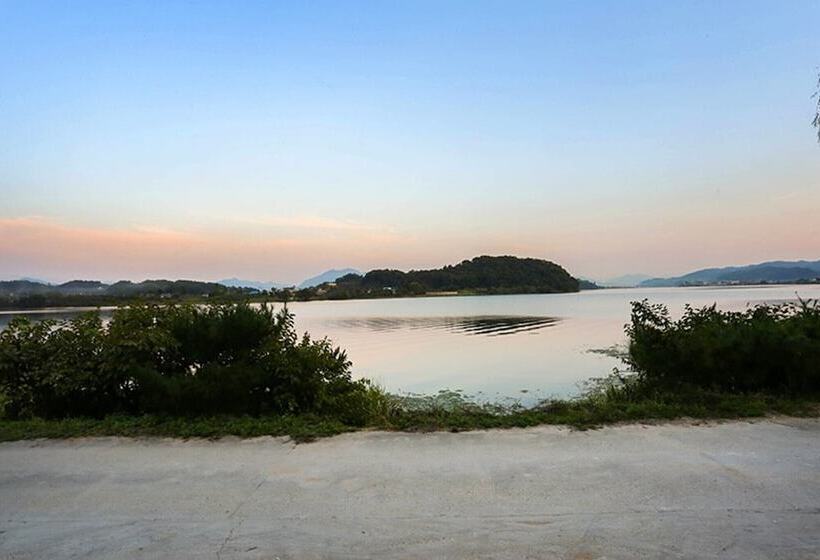 Chungju Hosuwiui Haru Pension