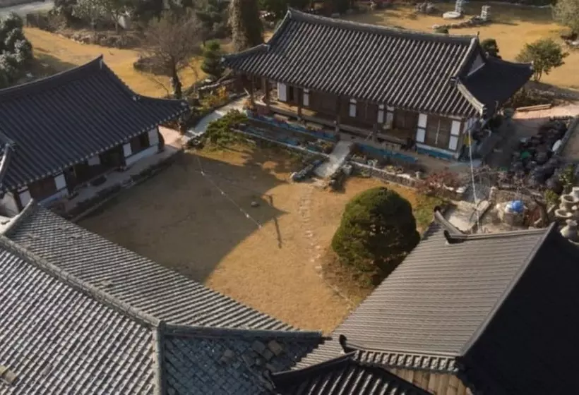 Gangjin Dahyang Sochuk Hanok Pension