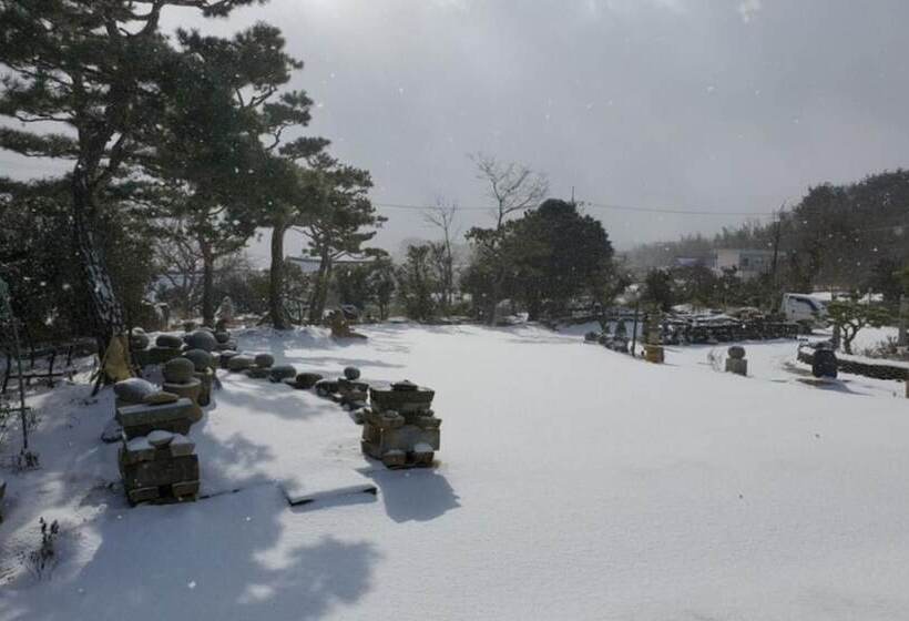 Gangjin Dahyang Sochuk Hanok Pension
