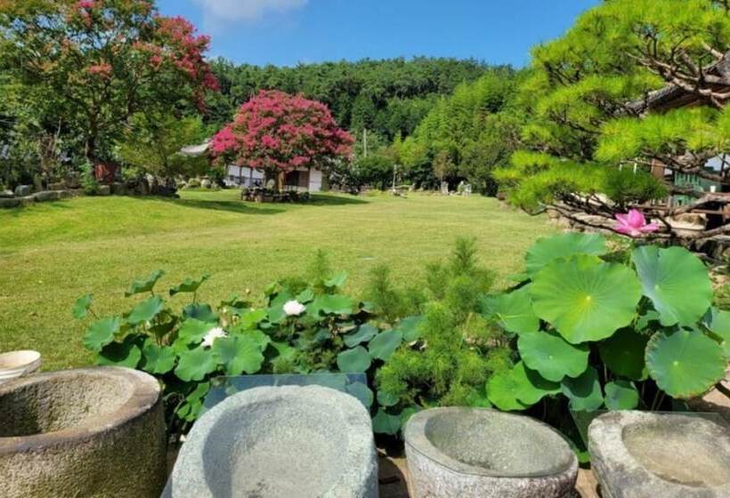 Gangjin Dahyang Sochuk Hanok Pension