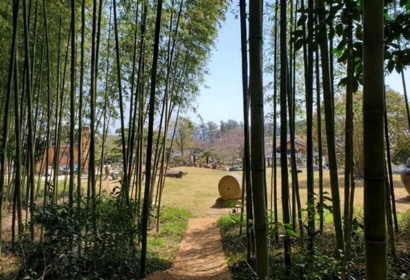 Gangjin Dahyang Sochuk Hanok Pension