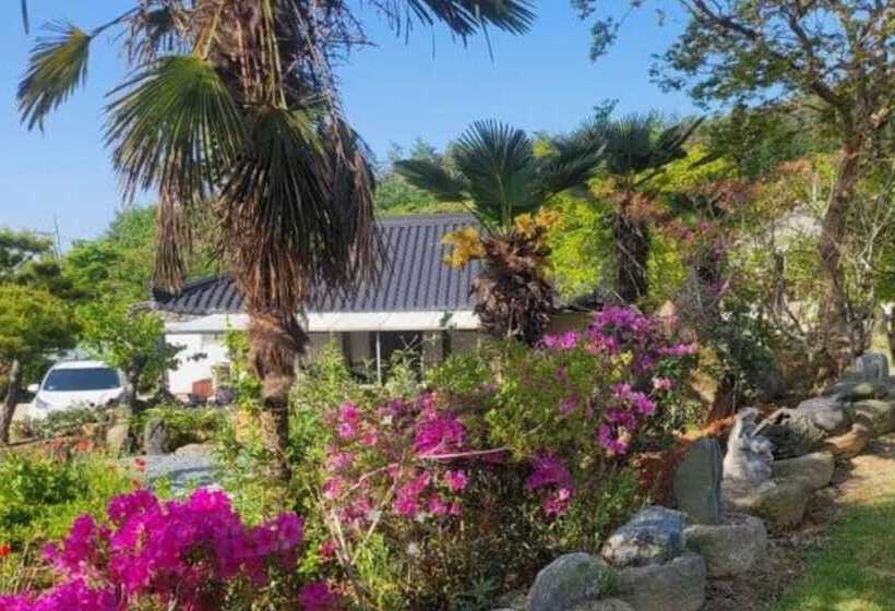 Gangjin Dahyang Sochuk Hanok Pension