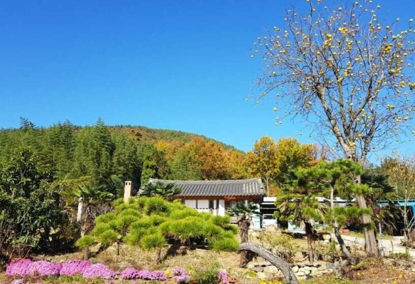 Gangjin Dahyang Sochuk Hanok Pension