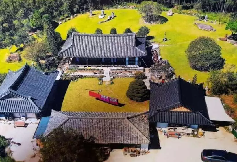 Gangjin Dahyang Sochuk Hanok Pension