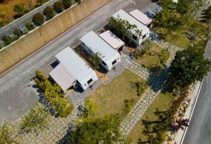 Geojedo Stone Hill Glamping Pension