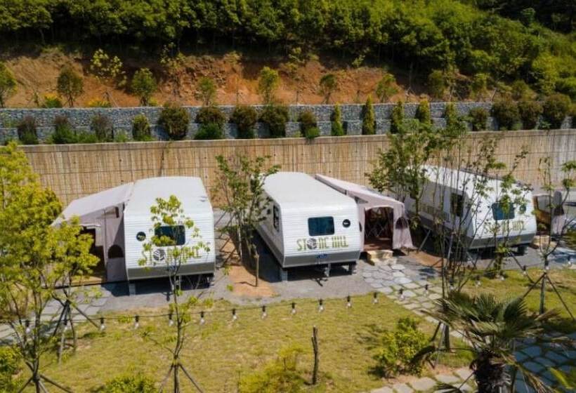 Geojedo Stone Hill Glamping Pension