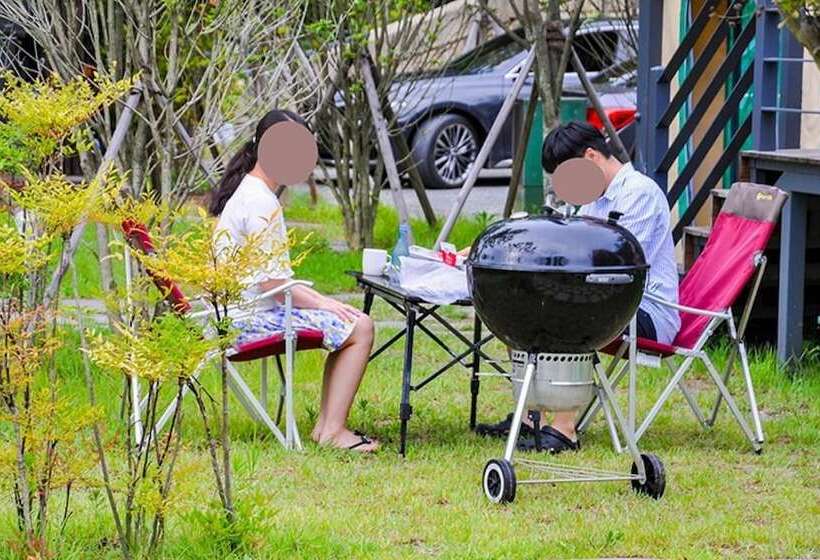 Geojedo Stone Hill Glamping Pension