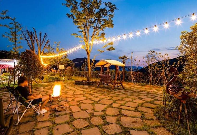 Geojedo Stone Hill Glamping Pension