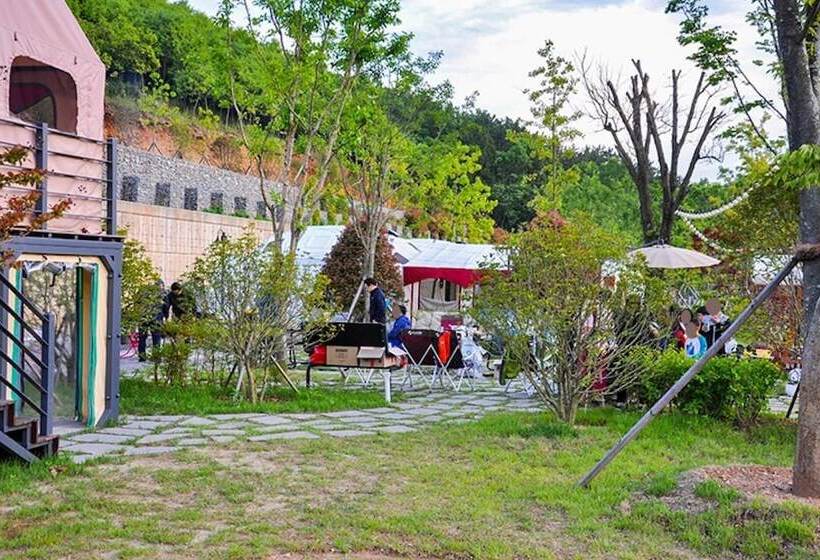 Geojedo Stone Hill Glamping Pension