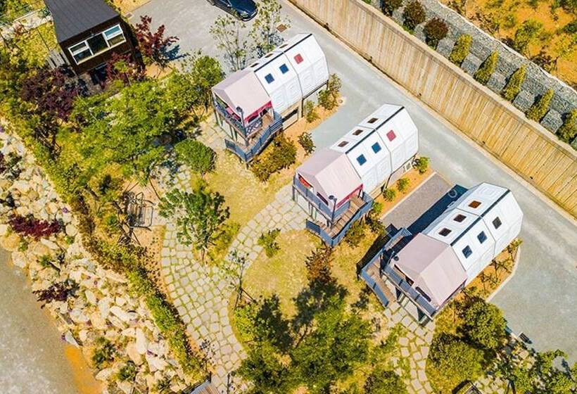 Geojedo Stone Hill Glamping Pension