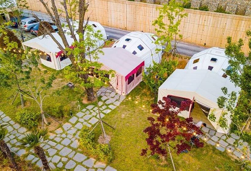 Geojedo Stone Hill Glamping Pension