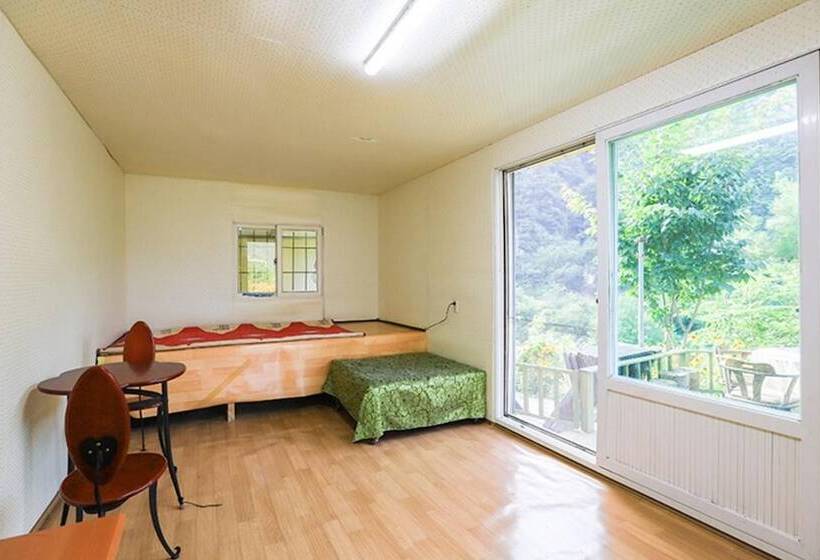 Jecheon Noksuwa Cheongsanuijip Pension