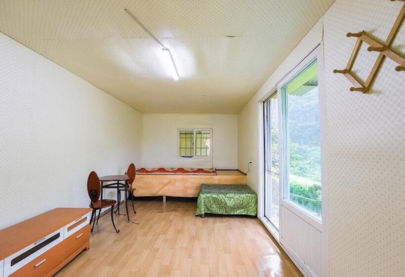 Jecheon Noksuwa Cheongsanuijip Pension