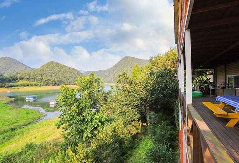 Jecheon Noksuwa Cheongsanuijip Pension