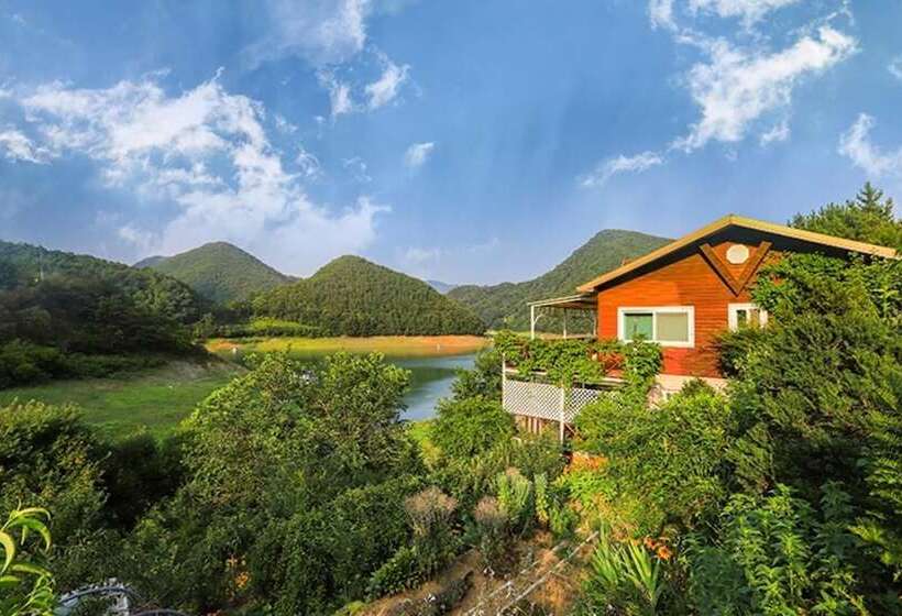 Jecheon Noksuwa Cheongsanuijip Pension