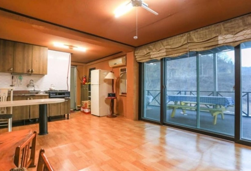 Jecheon Noksuwa Cheongsanuijip Pension