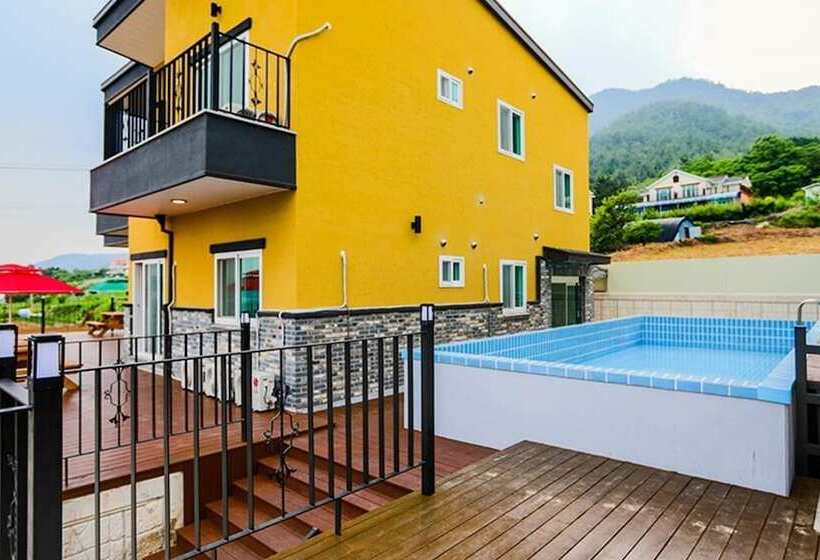 Namhae Gonige Pension