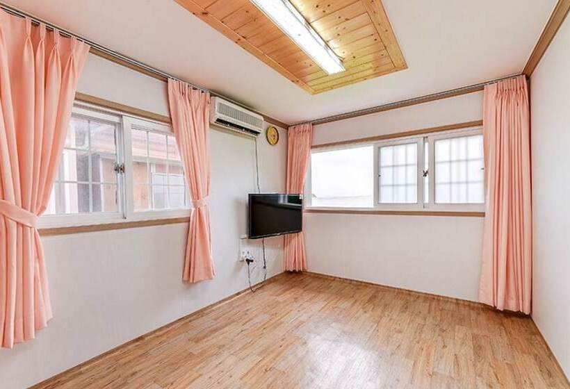 Namhae Yanghwahwangto Pension