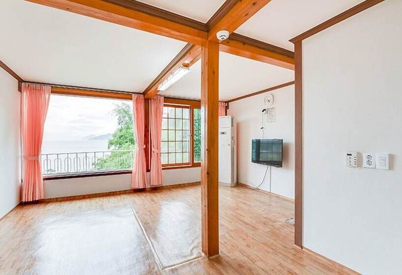 Namhae Yanghwahwangto Pension