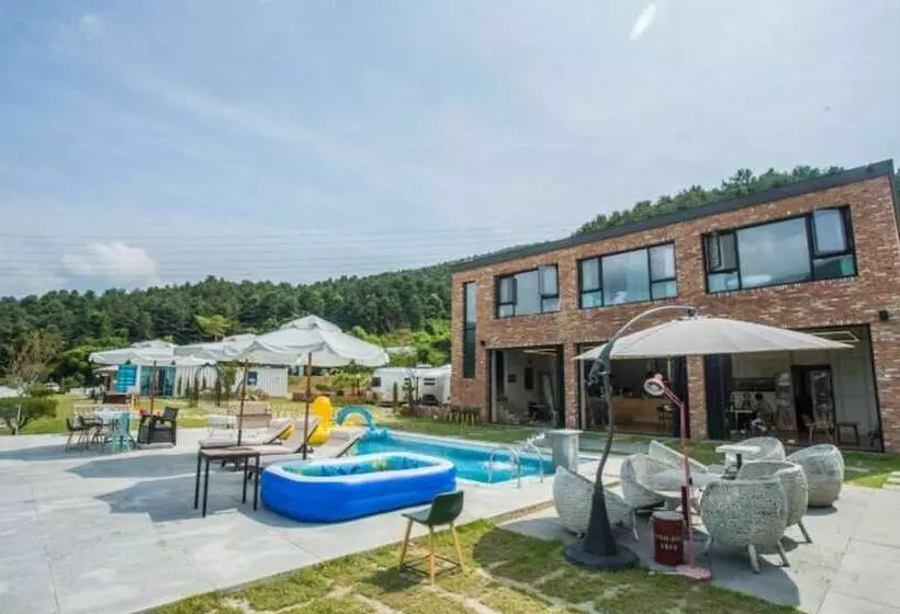 ペンション Out Of Park