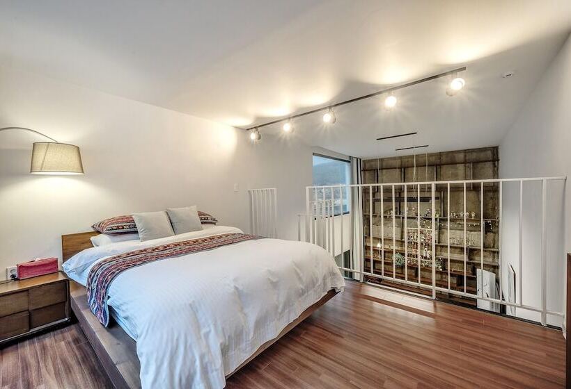 Pensió Gapyeong Dangdangi Pet Poolvilla Blue